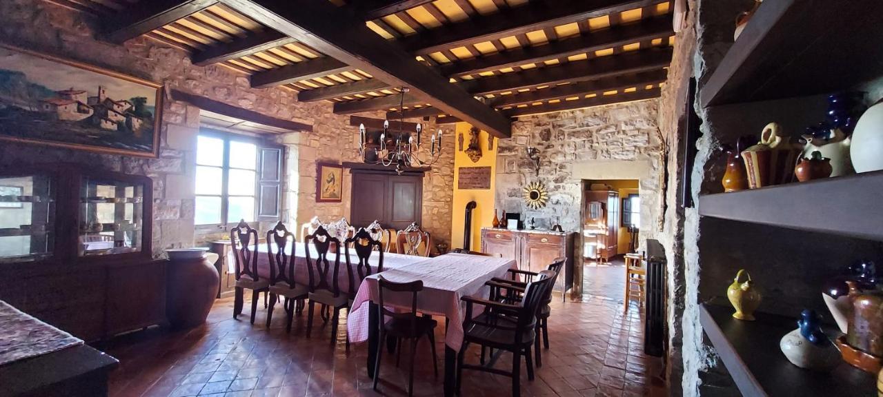 Вилла Castell De Llaes Экстерьер фото