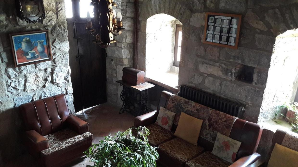 Вилла Castell De Llaes Экстерьер фото