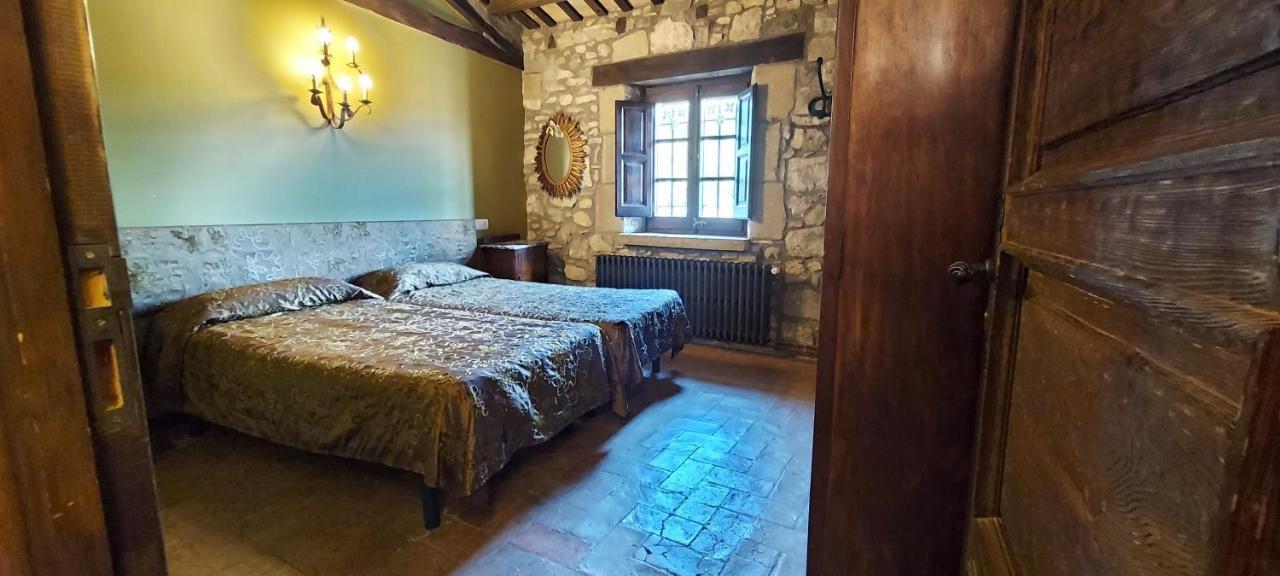 Вилла Castell De Llaes Экстерьер фото