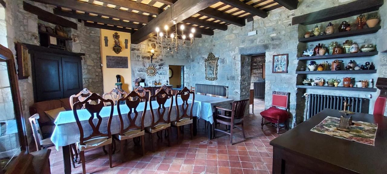 Вилла Castell De Llaes Экстерьер фото